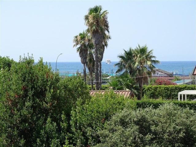 Appartamento in vendita a Montignoso, Toscana