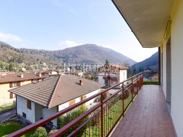 Appartamento in vendita a Barni, Lombardia