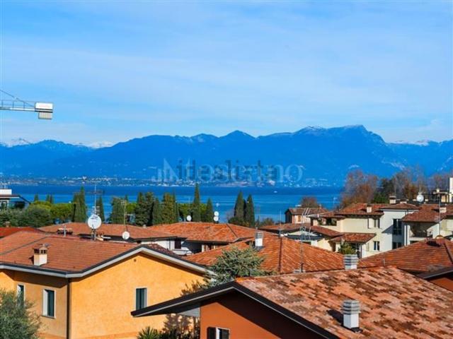 Attico in vendita a Desenzano Del Garda, Lombardia