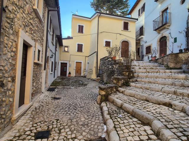 Appartamento in vendita a Rocca Di Cambio, Abruzzo