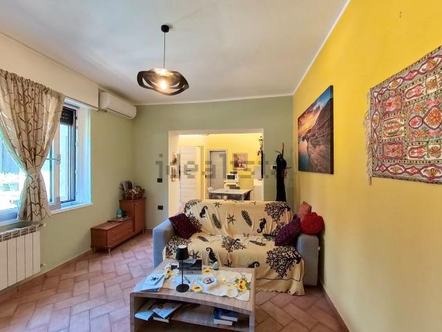 Appartamento in vendita a Golasecca, Lombardia