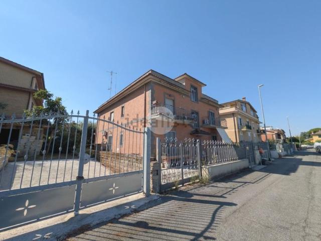Appartamento in vendita a Morena, Roma