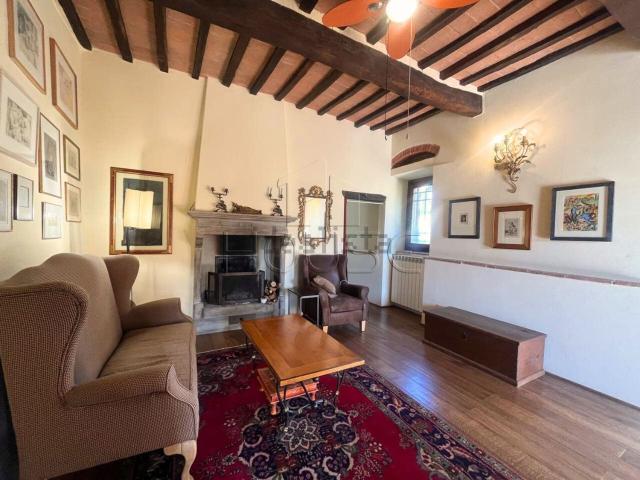 Appartamento in vendita a Palazzo Del Pero, Toscana