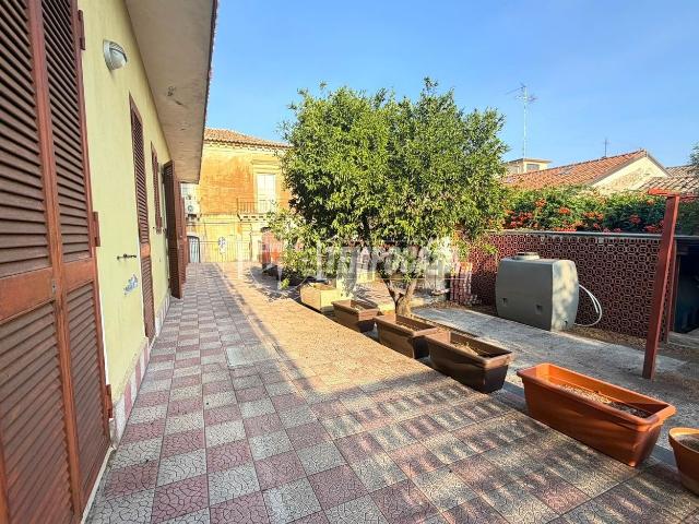 Appartamento in vendita a Gravina Di Catania, Sicilia