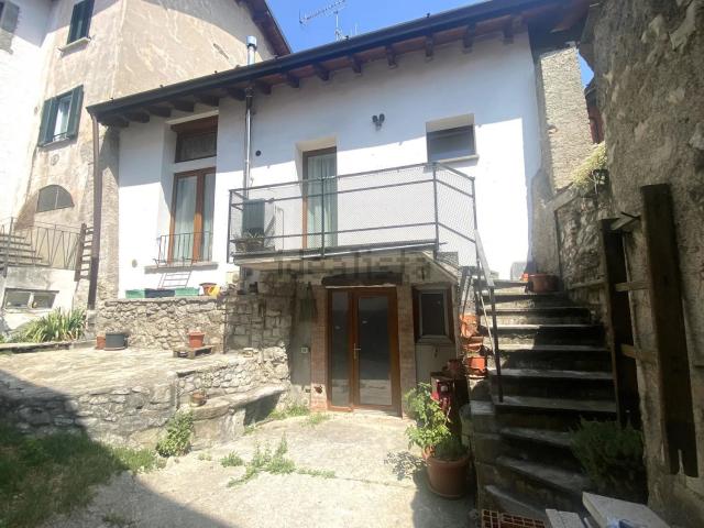 Appartamento in vendita a Scaria, Como