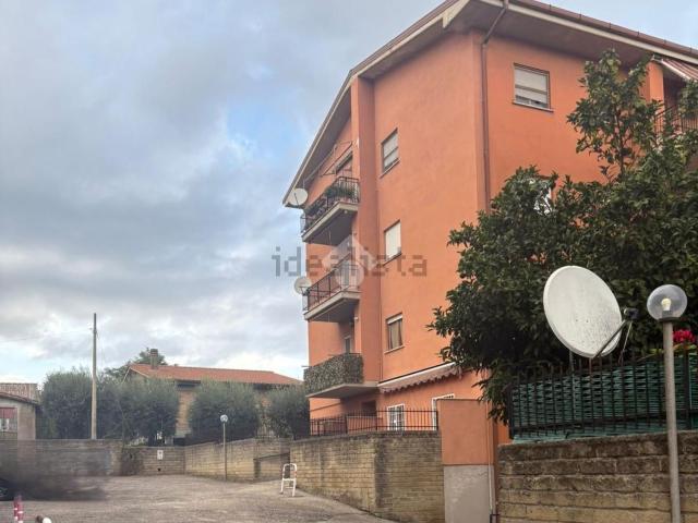 Appartamento in vendita a Valle Mazzone, Roma Capitale