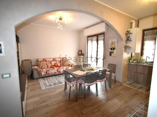 Appartamento in vendita a Carnate, Lombardia