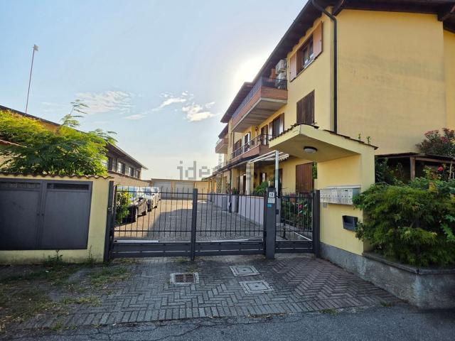 Appartamento in vendita a Crespiatica, Lombardia