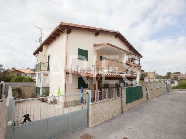 Appartamento in vendita a Stagni di Ostia, Roma Capitale