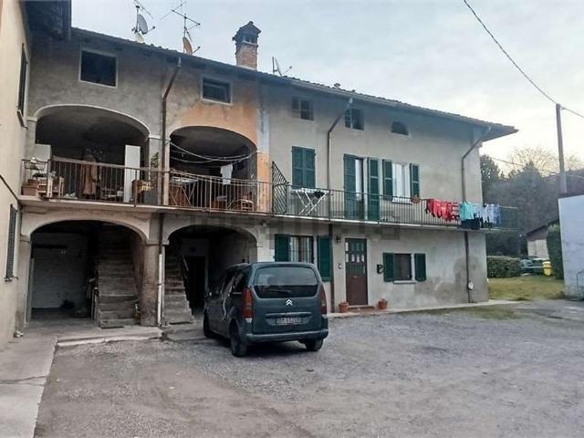Appartamento in vendita a Dolzago, Lombardia