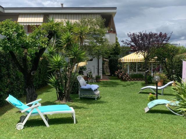 Appartamento in vendita a Marina di Massa, Marina Di Massa