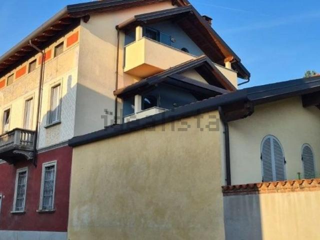 Appartamento in vendita a Locate Varesino, Lombardia
