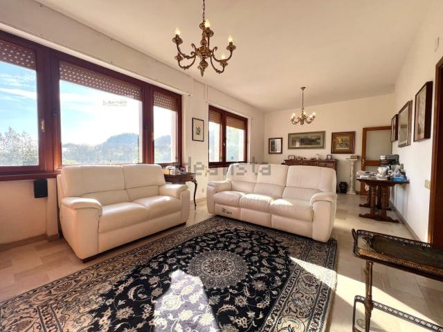Appartamento in vendita a Camaiore, Toscana
