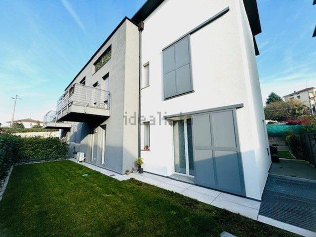 Appartamento in vendita a Bizzarone, Lombardia