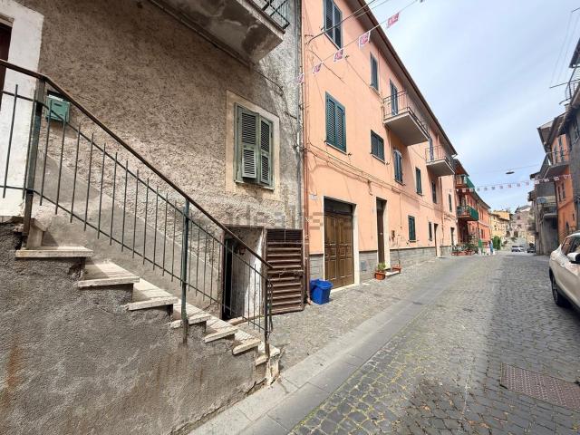 Appartamento in vendita a Capodimonte, Lazio