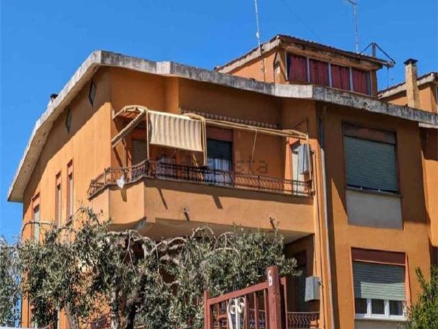Appartamento in vendita a Ronciglione, Lazio
