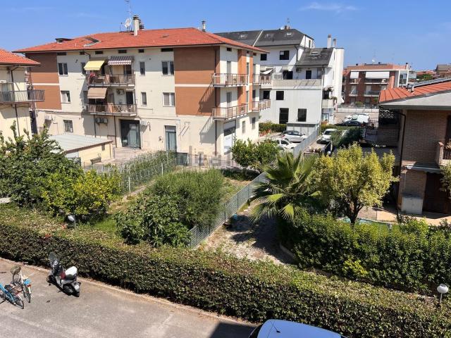 Appartamento in vendita a Porto d'Ascoli centro, Marche