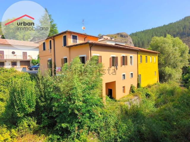 Appartamento in vendita a Montereale, L'Aquila