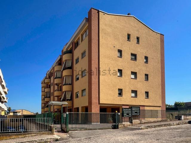 Appartamento in vendita a Quartiere San Valentino, Cisterna Di Latina