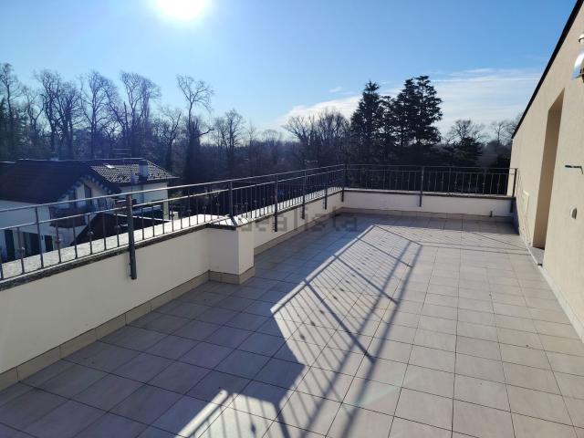 Attico in vendita a Biassono, Lombardia