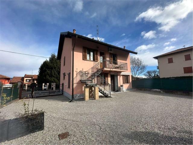 Appartamento in vendita a Ranco, Lombardia