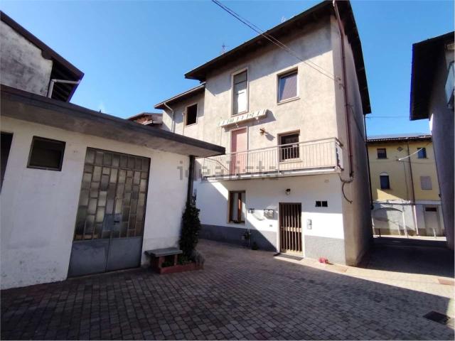 Appartamento in vendita a Contrada San Giovanni, Fenegrò