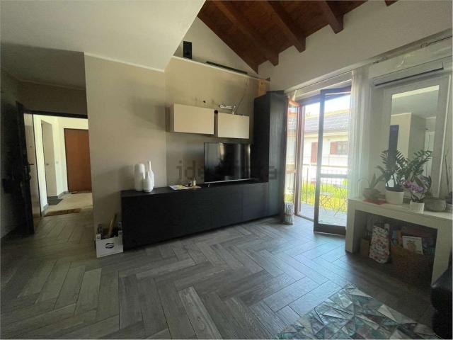 Appartamento in vendita a Vergiate, Lombardia