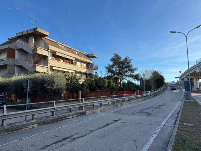 Appartamento in vendita a Ragnola, Marche