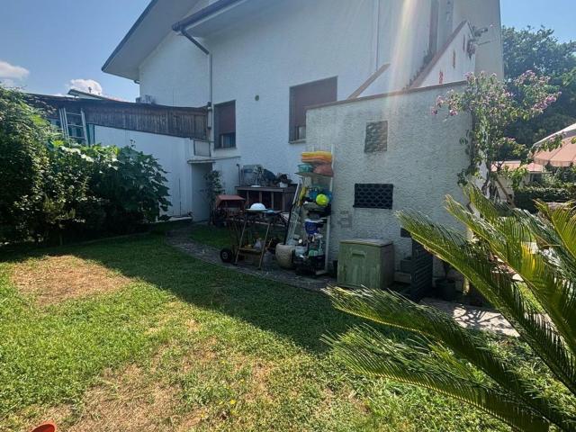 Appartamento in vendita a Montignoso, Toscana