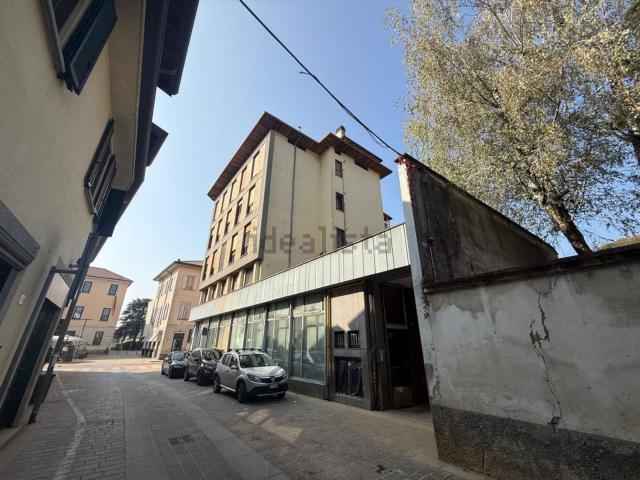 Appartamento in vendita a Meda, Lombardia