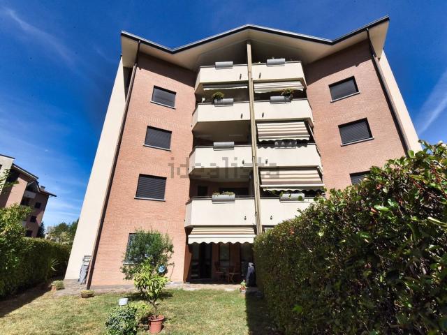 Appartamento in vendita a Solaro, Lombardia
