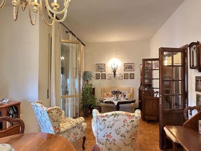 Appartamento in vendita a Camollia, Siena