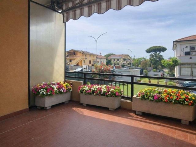 Appartamento in vendita a Marina di Massa, Marina Di Massa