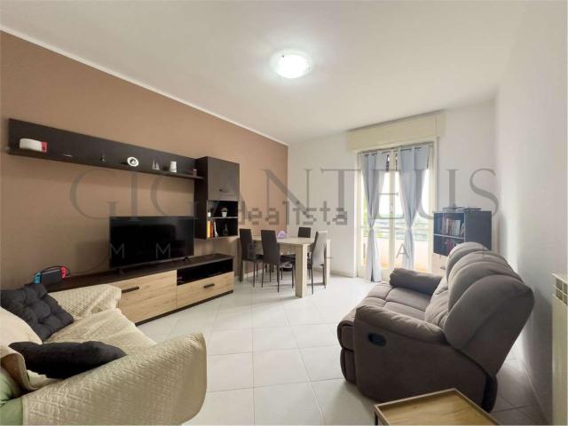 Appartamento in vendita a Tradate, Lombardia