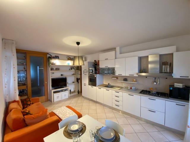 Appartamento in vendita a Montescudo-Monte Colombo, Monte Colombo