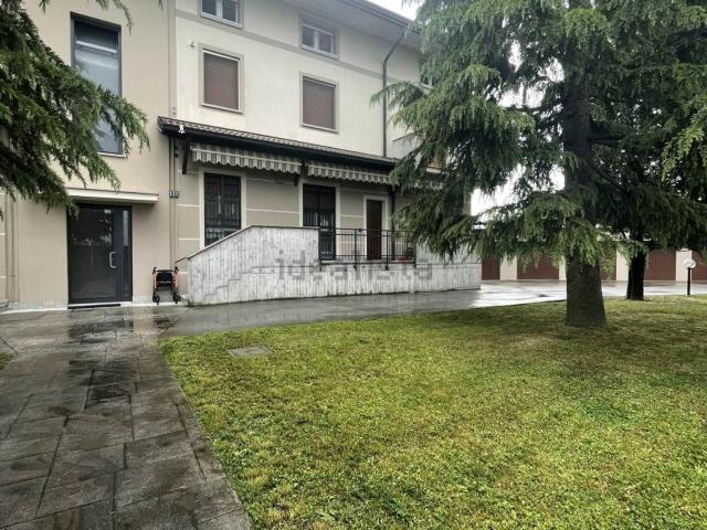 Appartamento in vendita a Romano Di Lombardia, Lombardia