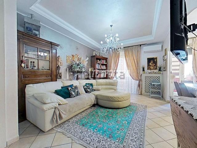 Appartamento in vendita a Biassono, Lombardia