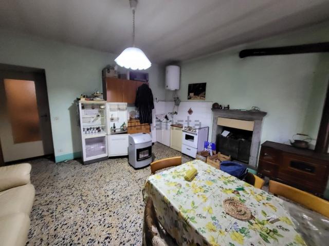 Appartamento in vendita a Rezzago, Como