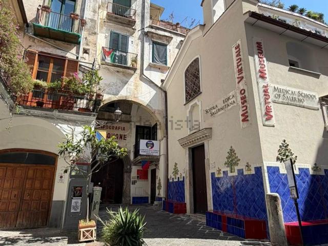 Appartamento in vendita a Salerno, Campania