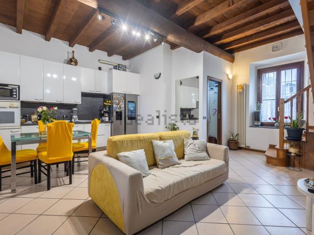 Appartamento in vendita a Mezzago, Lombardia