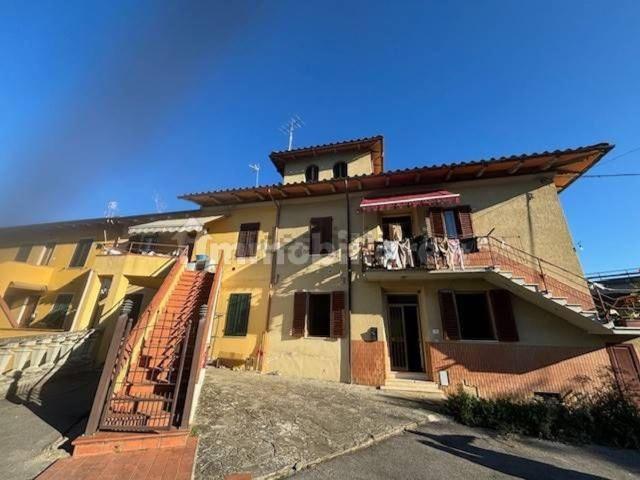 Appartamento in vendita a Bucine, Toscana