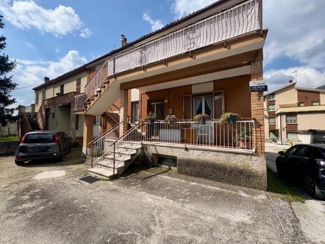 Appartamento in vendita a Albacina-Borgo Tufico, Marche