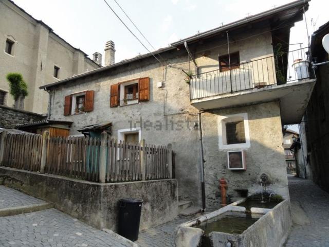 Appartamento in vendita a Challand Saint Anselme, Aosta