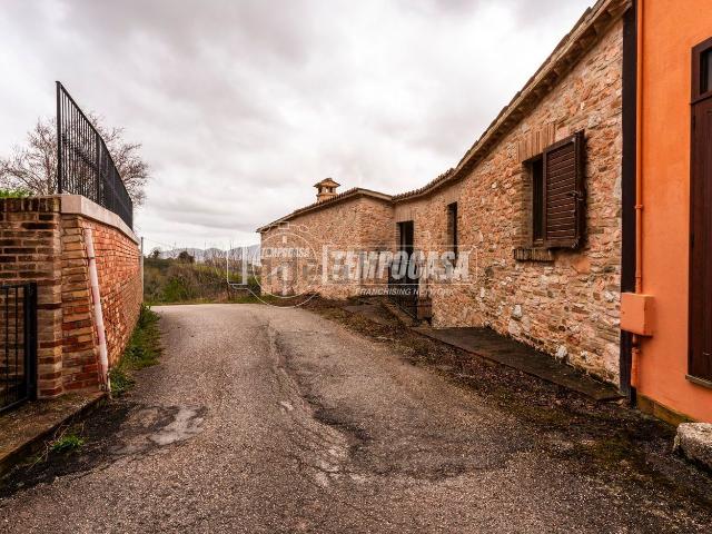 Appartamento in vendita a Corsciano, San Severino Marche