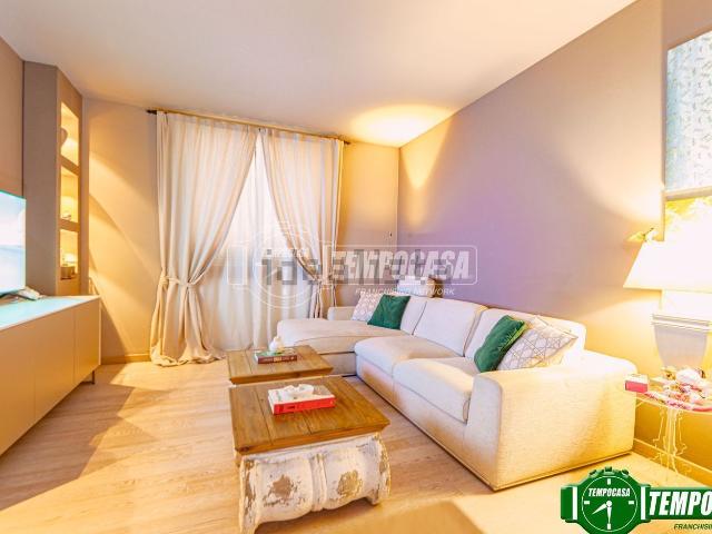 Appartamento in vendita a Cava Manara, Lombardia