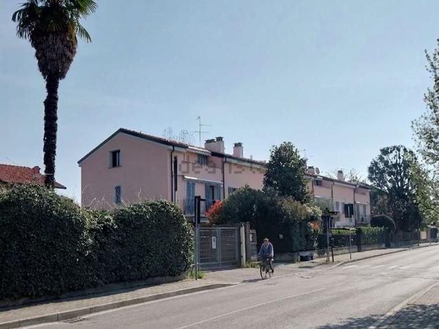 Appartamento in vendita a Carugo, Lombardia