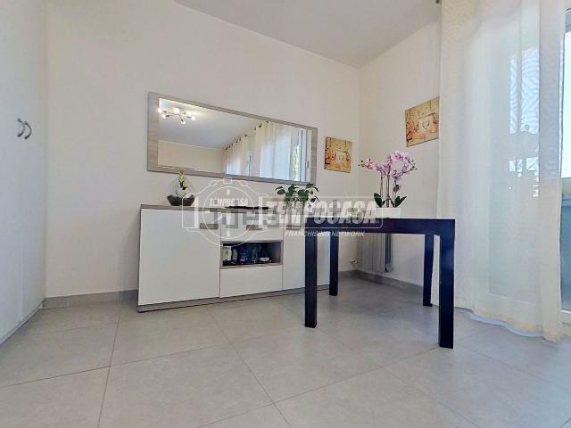 Appartamento in vendita a Seregno, Lombardia