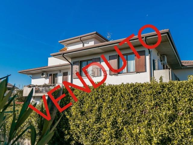 Appartamento in vendita a Sommacampagna, Veneto