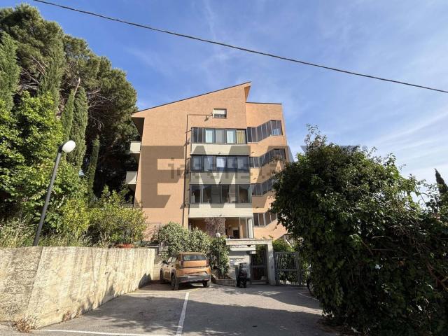 Attico in vendita a Villaggio Santa Rosalia, Monreale