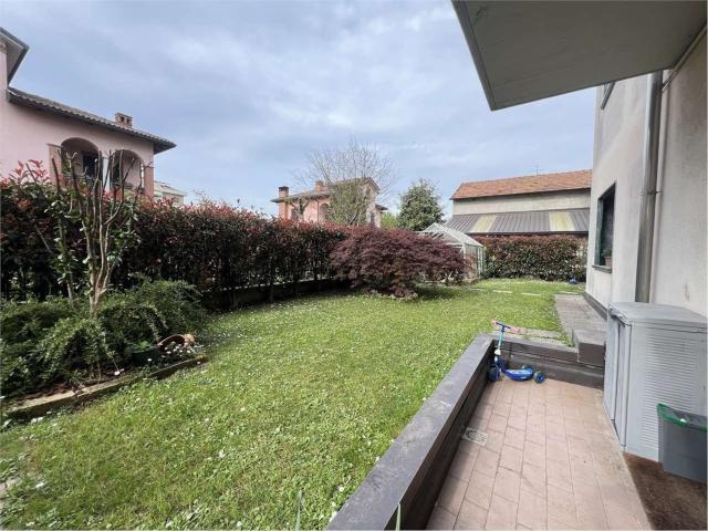 Appartamento in vendita a Vanzago, Lombardia